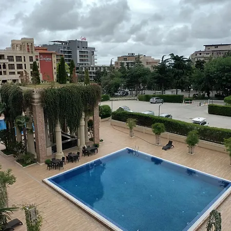 Луксозен Апартамент В К-Кс Златни Пясъци 4*